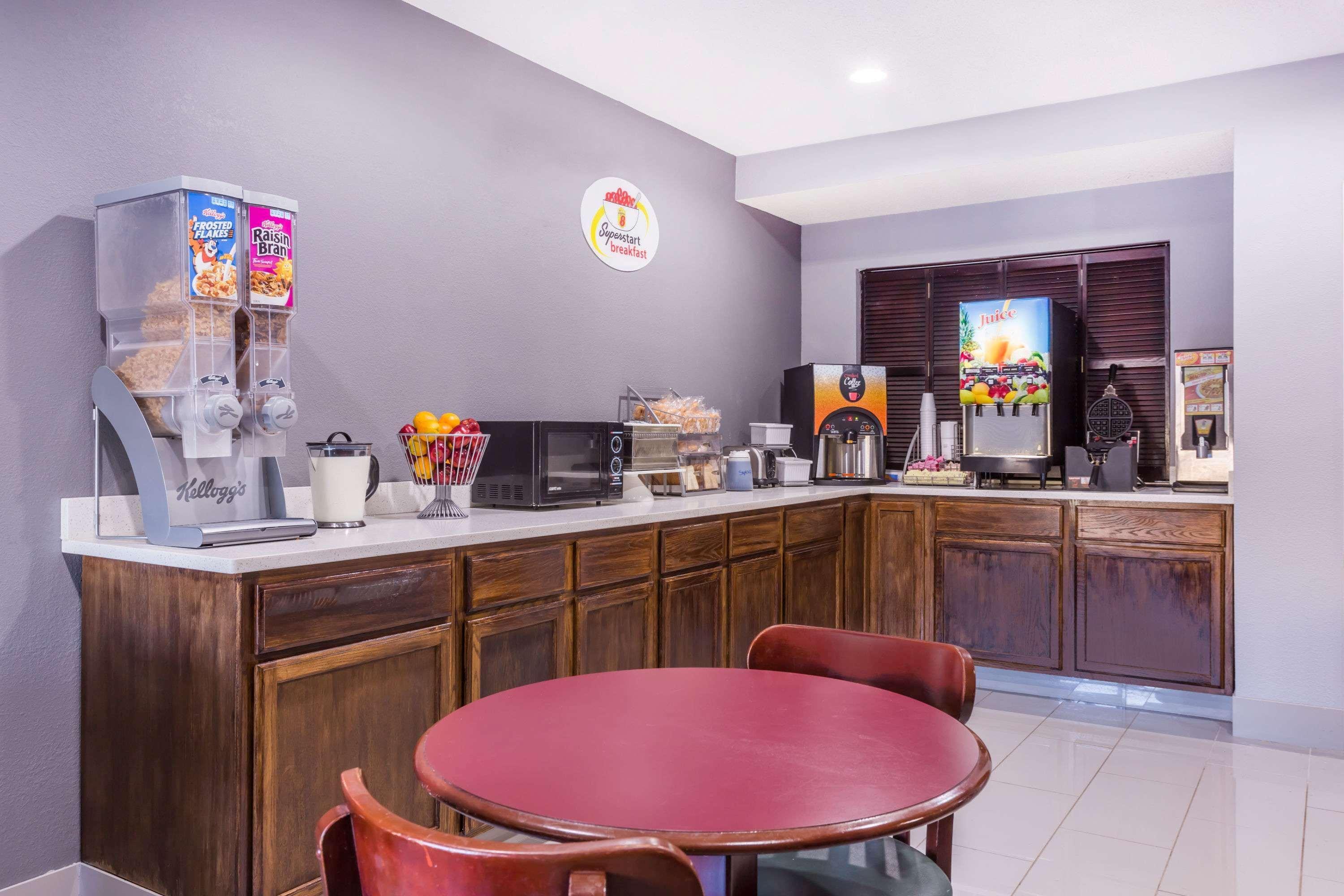 ซูเปอร์ 8 บาย วินด์แฮม เกรียร์/สปาแทนเบิร์ก แอเรีย Motel แกร์ ภายนอก รูปภาพ
